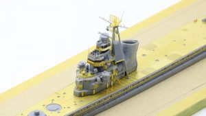 艦橋、前マストの制作をしました。 Genuinemodelの双眼鏡も追加しました。